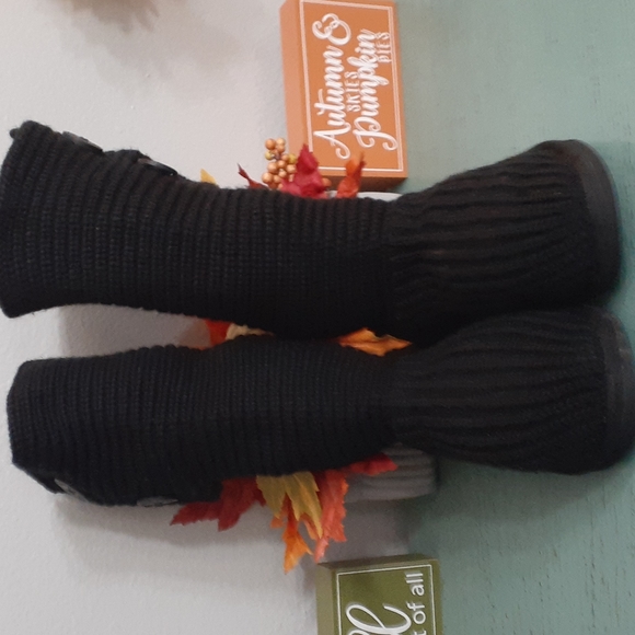 UGG Shoes - UGGS BOOTS SZ 6
